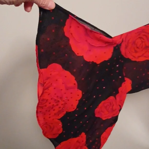 NWT-Stunning  black with red roses blouse. - Picture 3 of 8